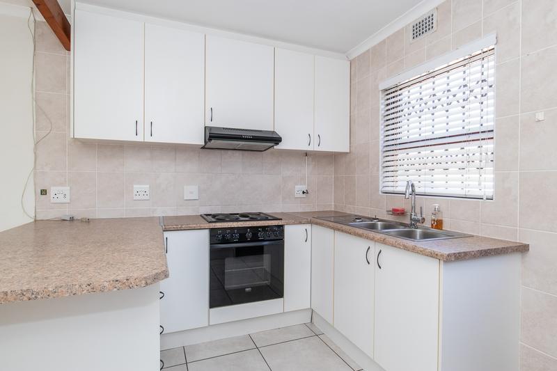 To Let 2 Bedroom Property for Rent in Tokai Western Cape